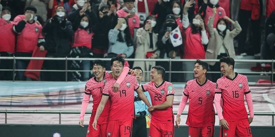 关于韩国球队再胜一场，稳固小组第一的信息