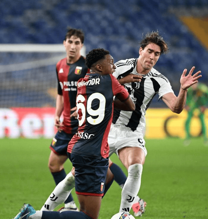 热那亚球员在场上展现出色技术的简单介绍