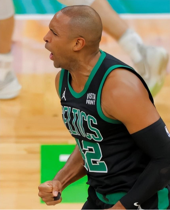 球员们在比赛中展现出的毅力和拼劲令人钦佩的简单介绍