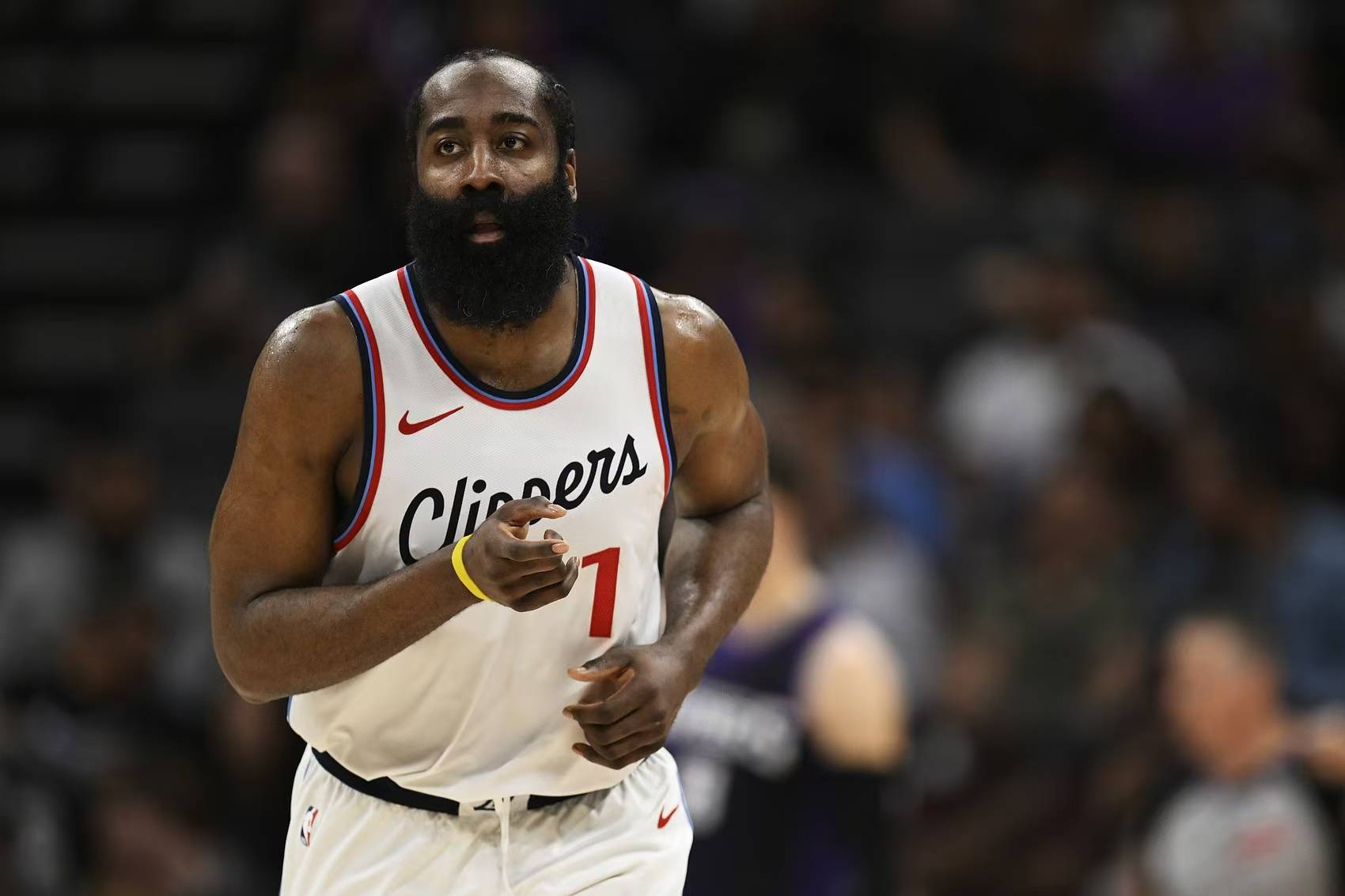 快船队险胜,全队士气高涨的简单介绍 快船队险胜,全队士气高涨的简单介绍