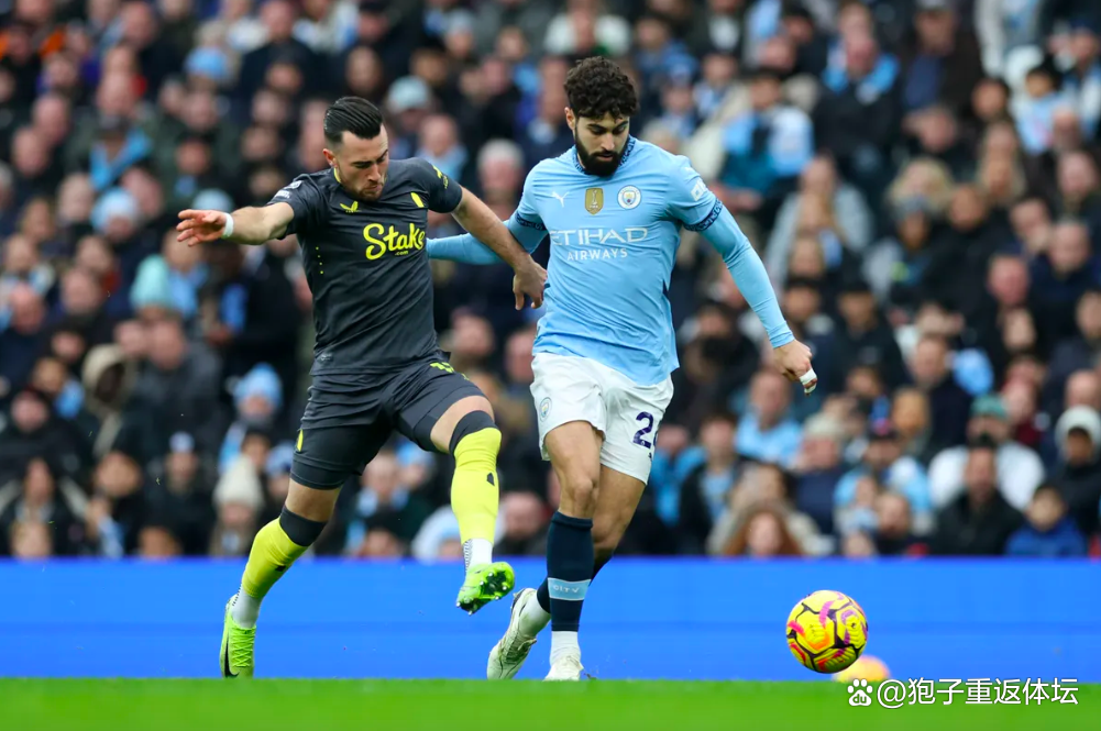 包含埃弗顿客场逼平对手，保持不败的词条