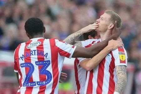 包含赫塔菲步步为营，冲击积分榜前列的词条