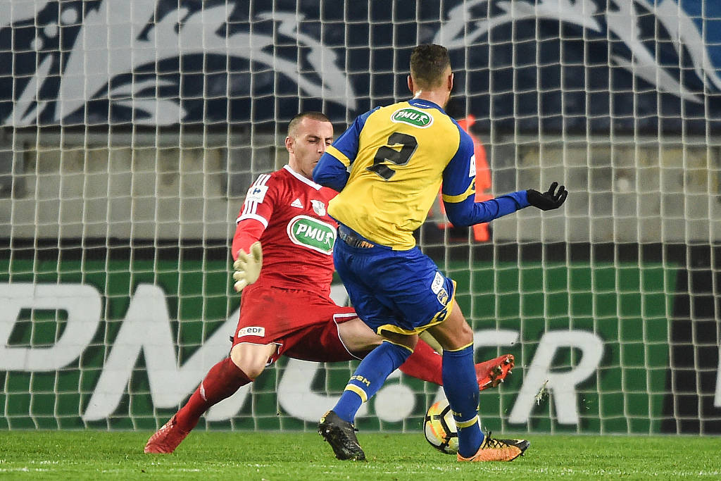 包含梅斯客场平局，保持不败势头的词条