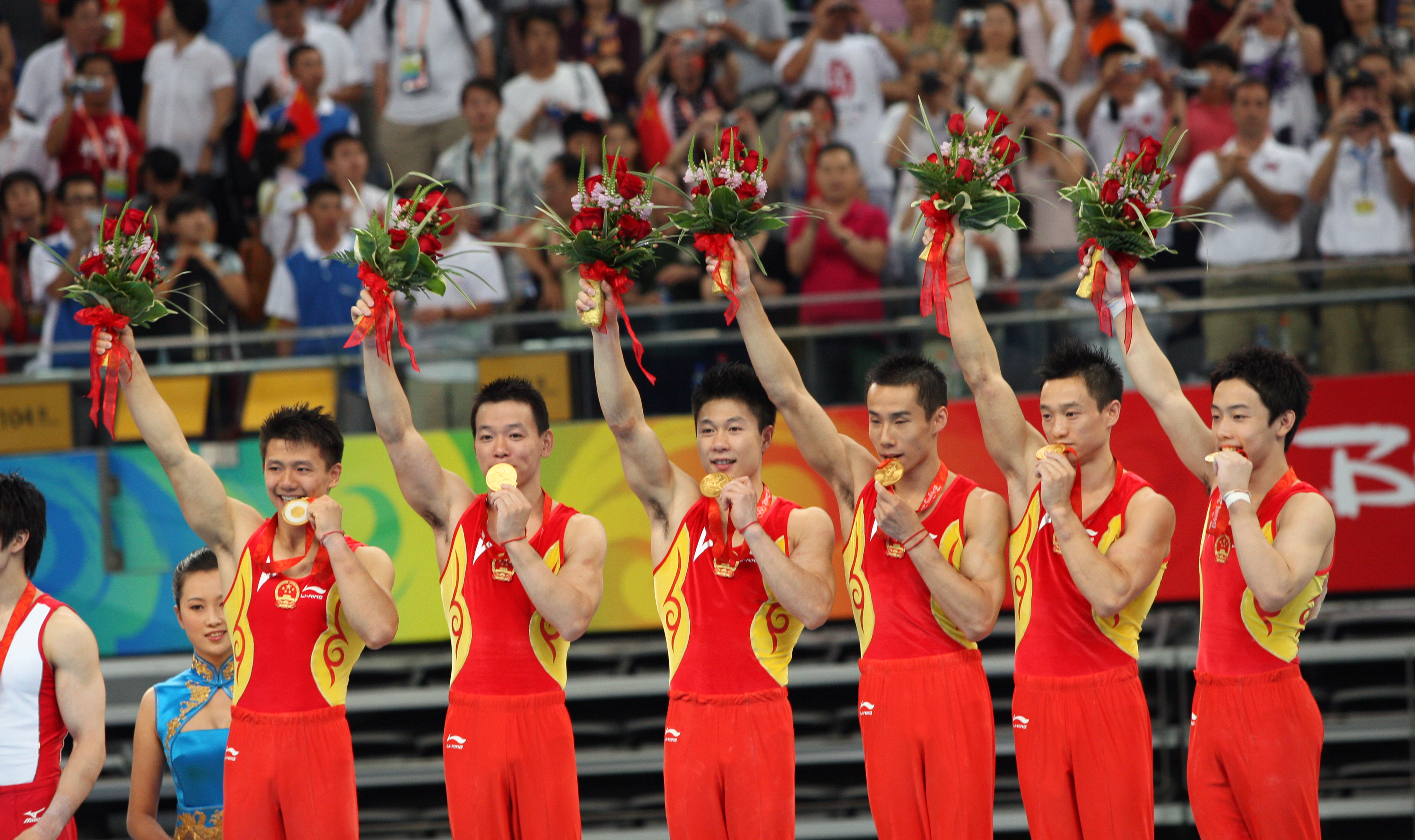 体操男子团体赛:中国队夺冠 体操男子团体赛:中国队夺冠