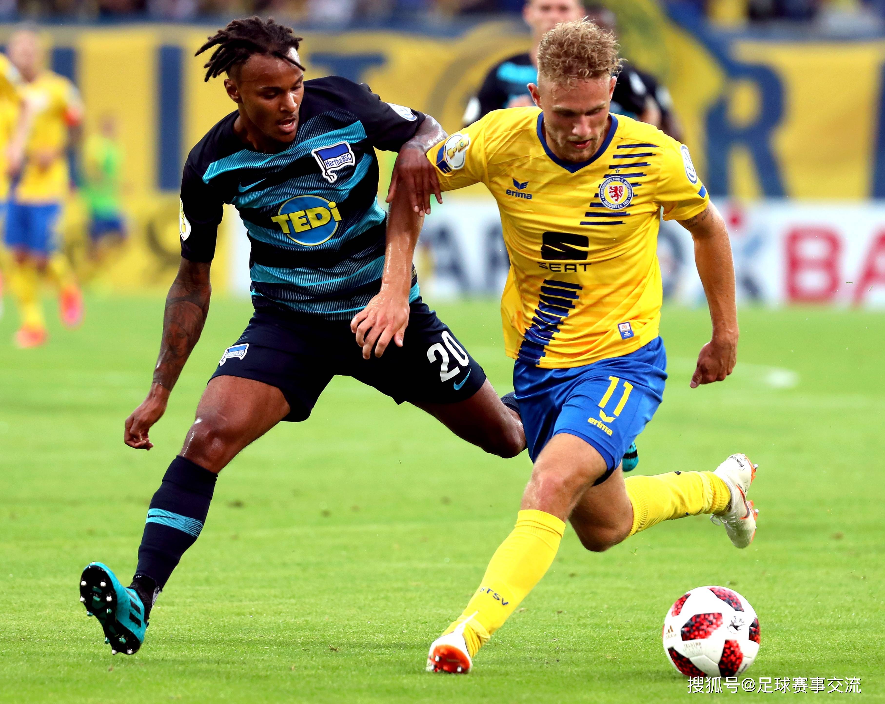 开云体育下载-一场精彩的足球比赛点燃全场热情