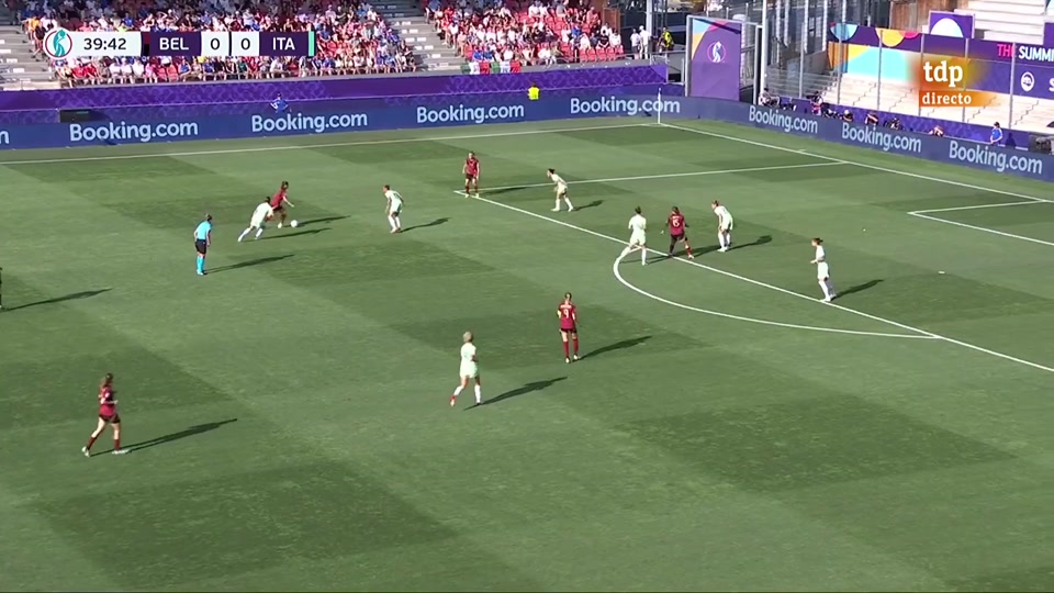 挪威女足踢出精彩比赛，斩获胜利