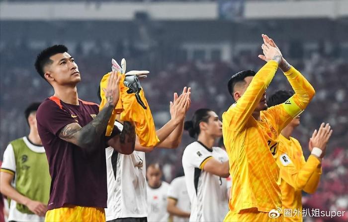东亚球队演绎惊险比赛，引爆球迷热情