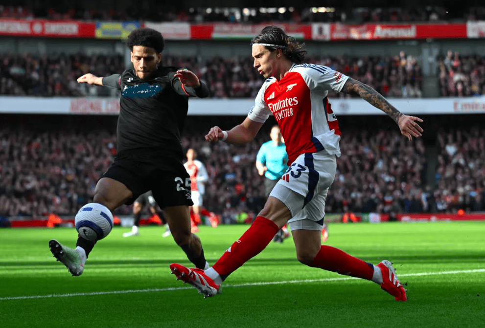 开云下载-阿森纳主场不敌强敌，遭遇连败