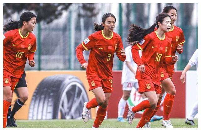 亚洲杯赛场上,女性足球运动员斩获冠军 亚洲杯赛场上,女性足球运动员斩获冠军