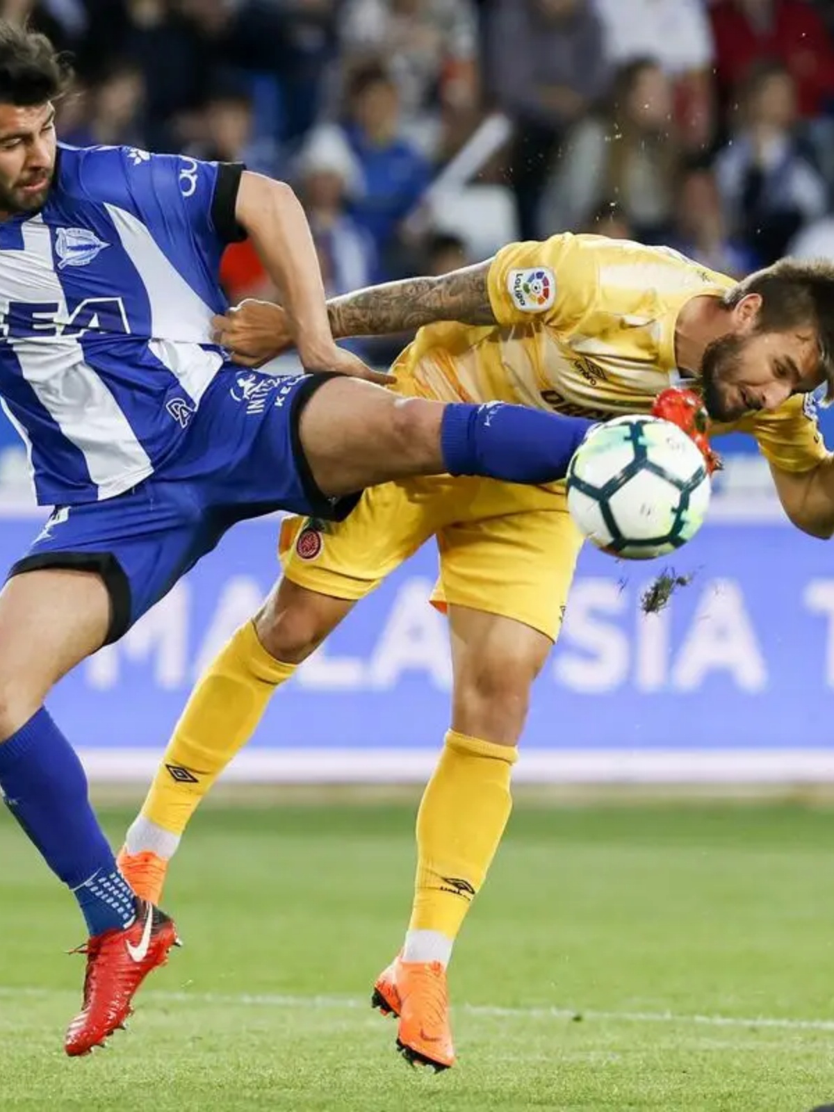 开云体育官网-足球球员洞悉对手战术获胜利