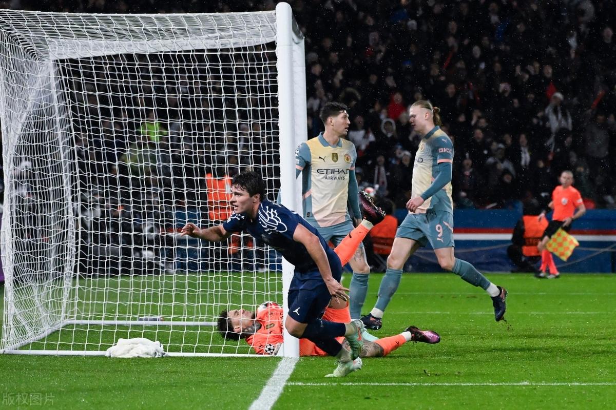 包含曼城逆转晋级欧冠四分之一决赛的词条