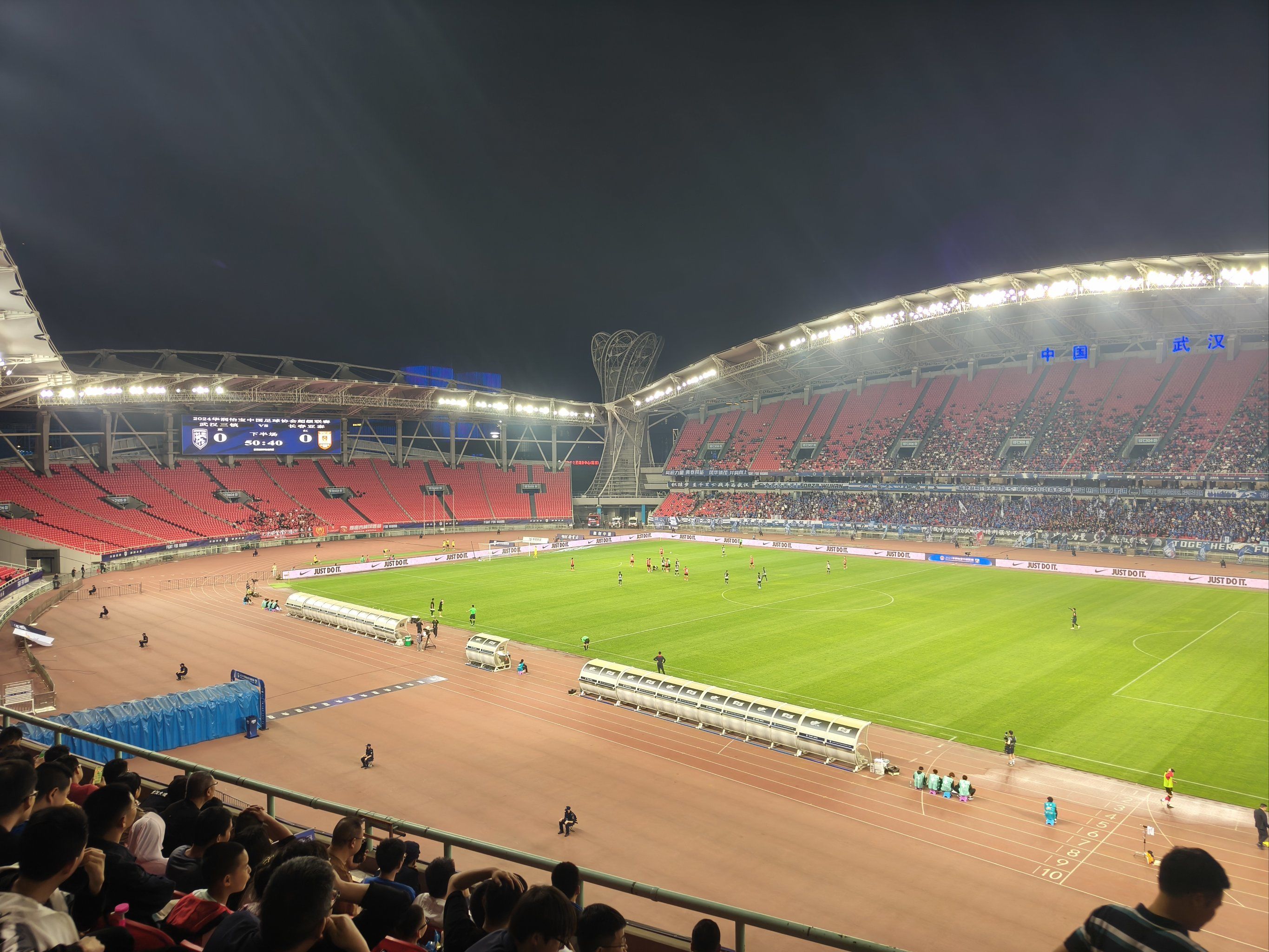 开云体育-关于火爆局面，球场上的激情无法抗拒！的信息