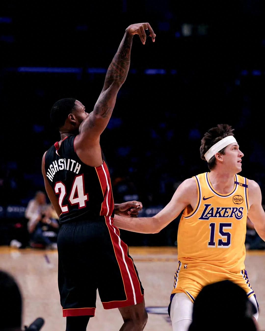 包含世界篮球联赛轮番进入热身赛，众球队埋头苦干的词条