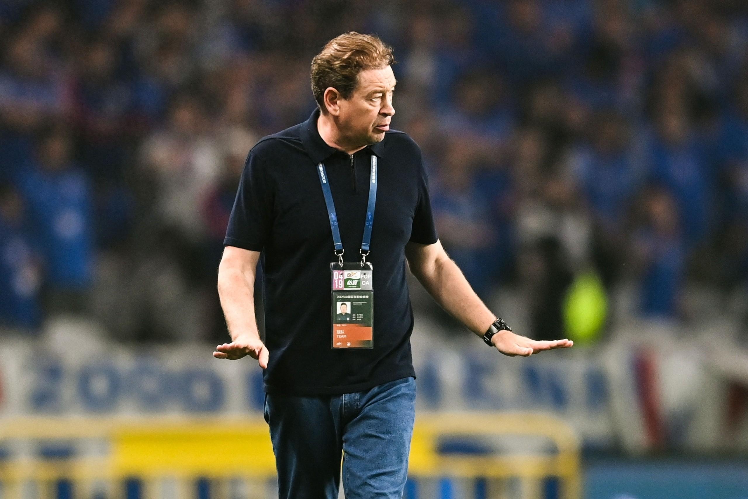 球队主教练发表争议言论引发热议 球队主教练发表争议言论引发热议