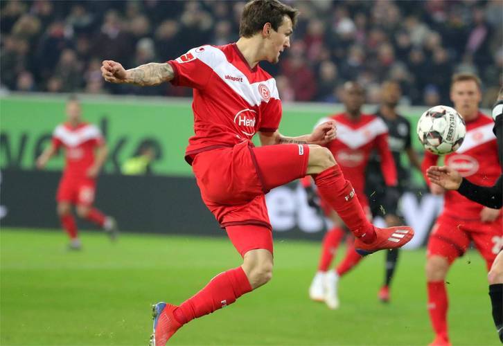 关于亚眠队坚持防线最终收获一场胜利的信息