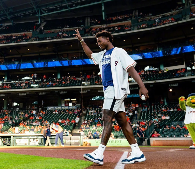 关于东京举行棒球比赛，火箭表现悬殊的信息