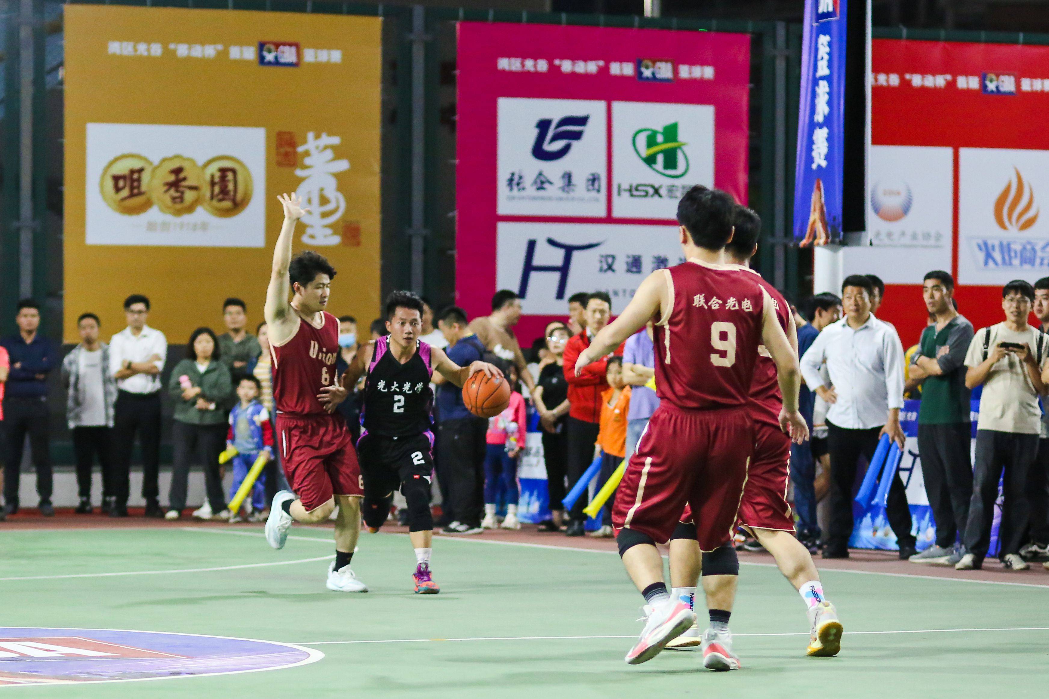 精彩的体育比赛引发观众热情