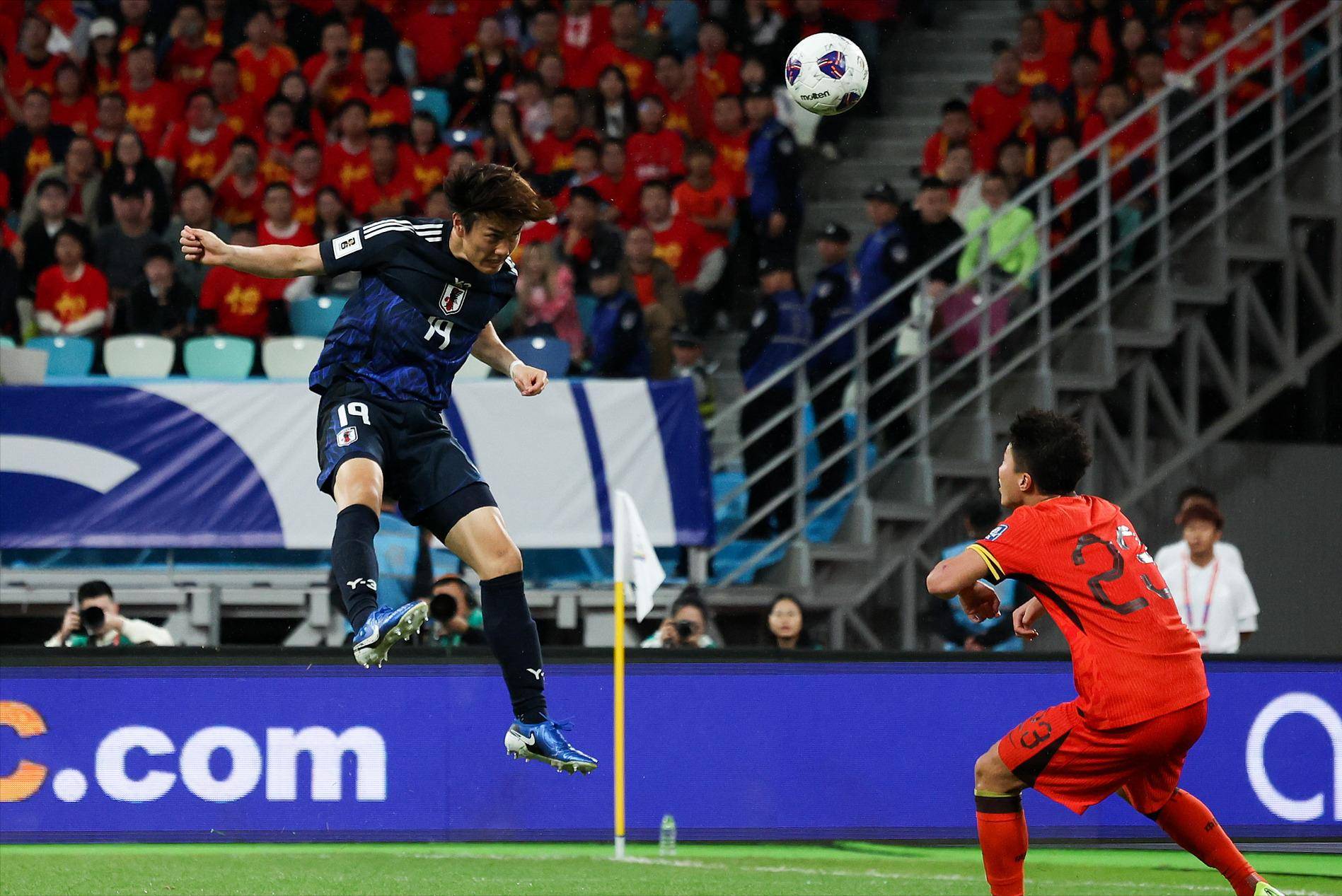 开云体育入口-备战亚洲顶尖足球赛事，强强对决