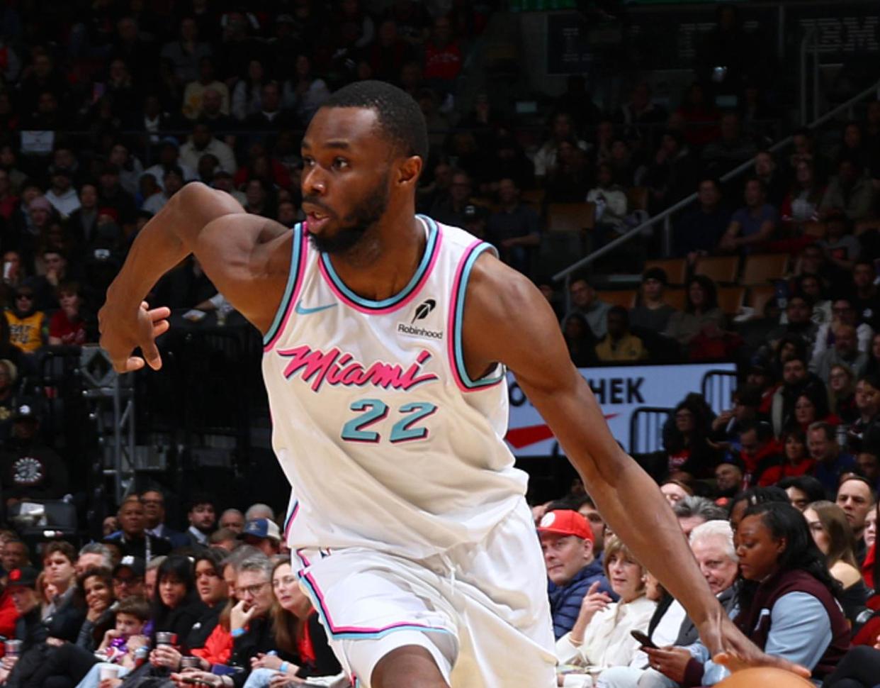 雄鹿客场胜热火，守住榜首位置，稳定队伍状态的简单介绍