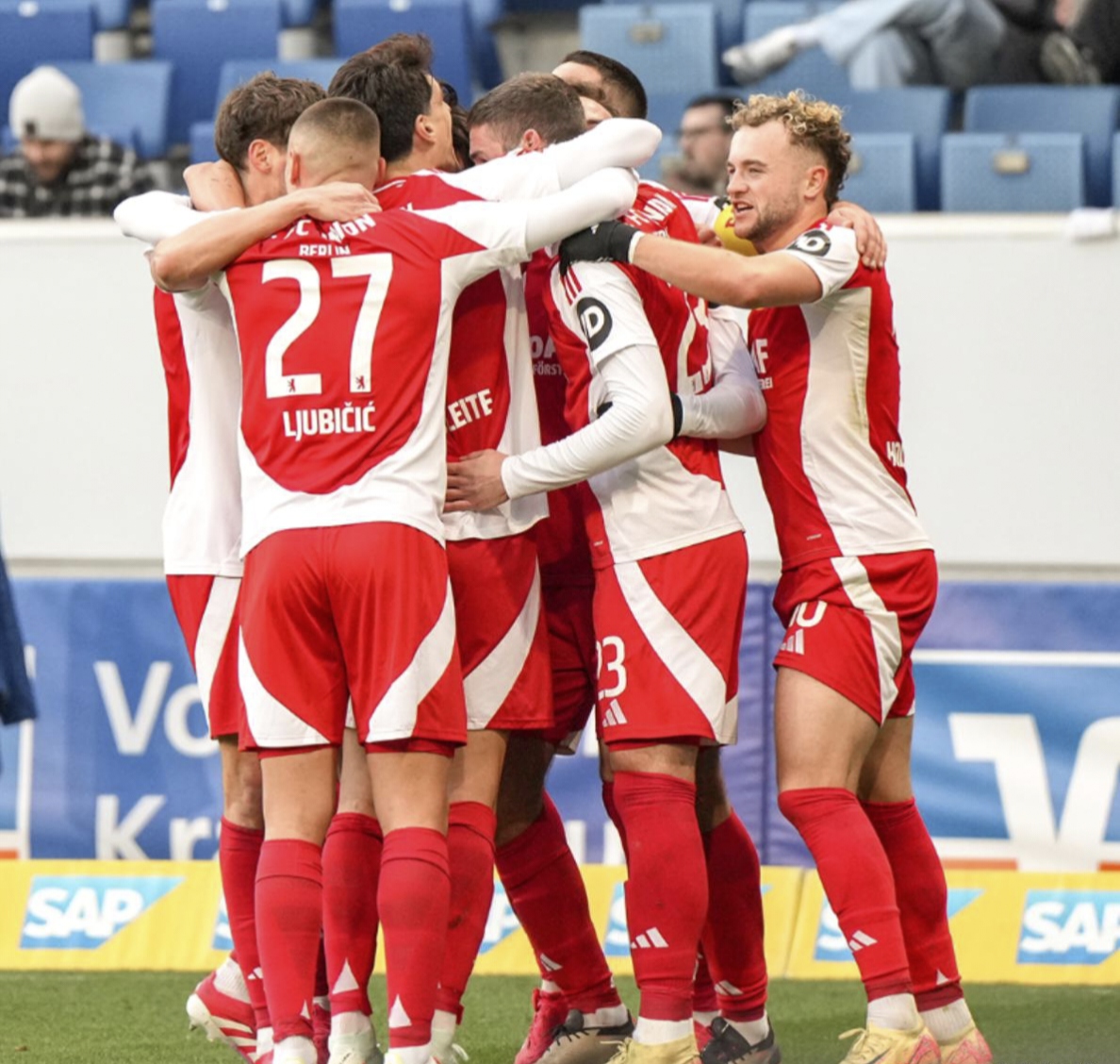 开云体育下载-柏林联队在比赛中展现出强大的统治力和控制