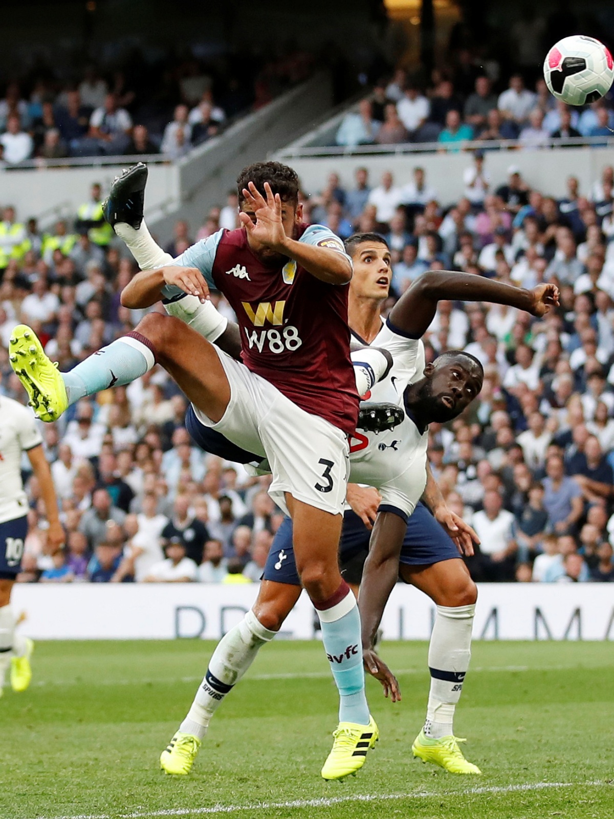 曼城球员备战充满激情,追求胜利 曼城球员备战充满激情,追求胜利