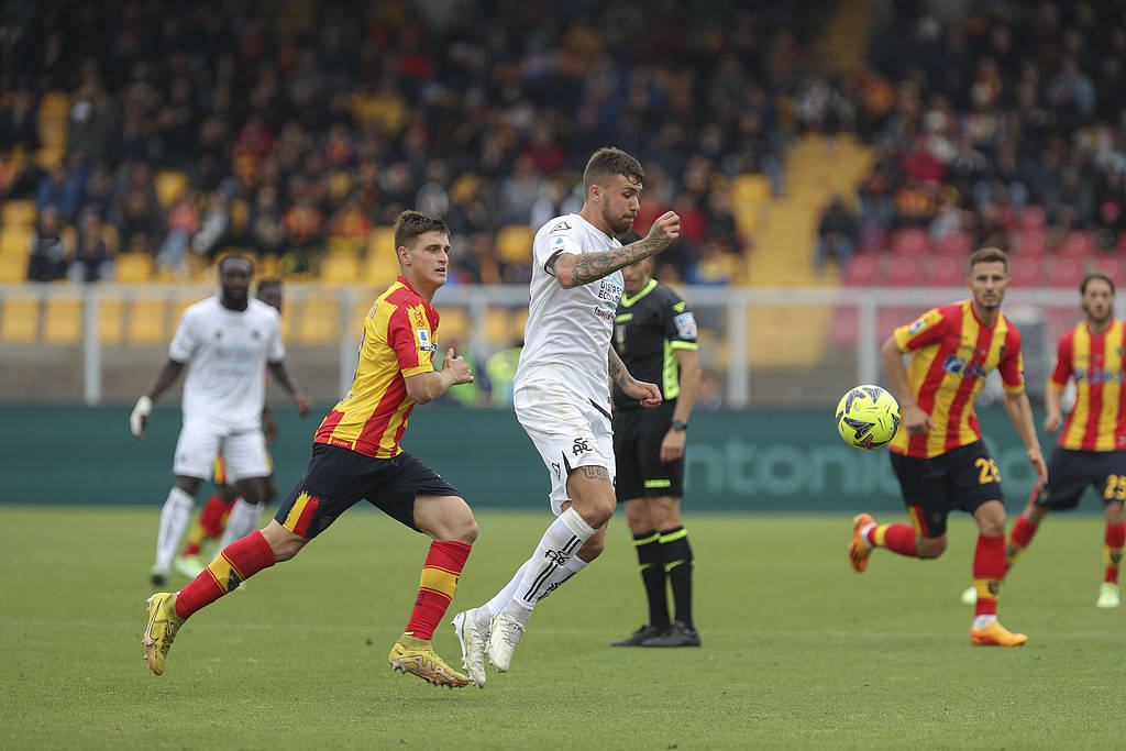 莱斯特城击败切尔西，保住积分的简单介绍