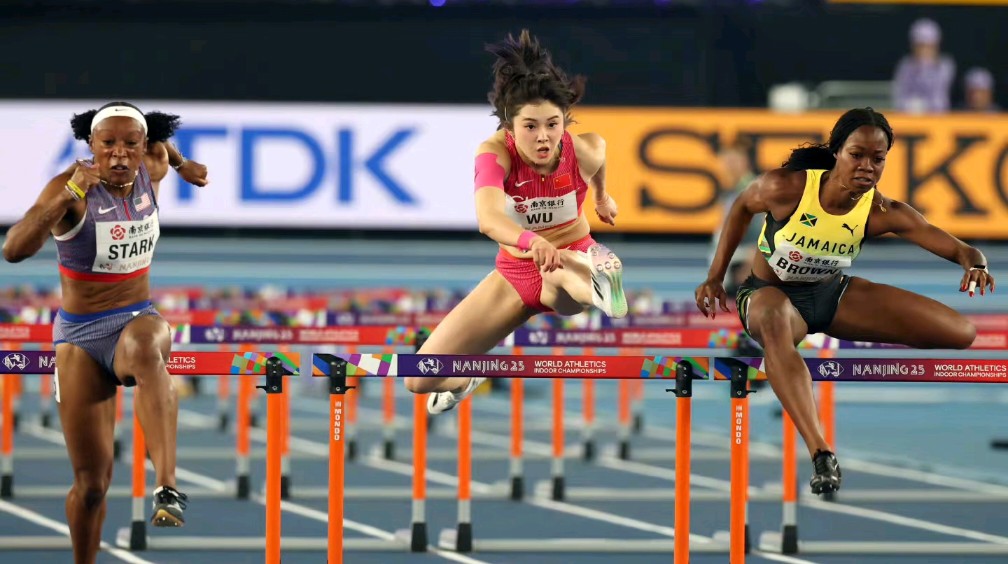 开云体育-国际赛事中，女子运动员奋勇拼搏的简单介绍