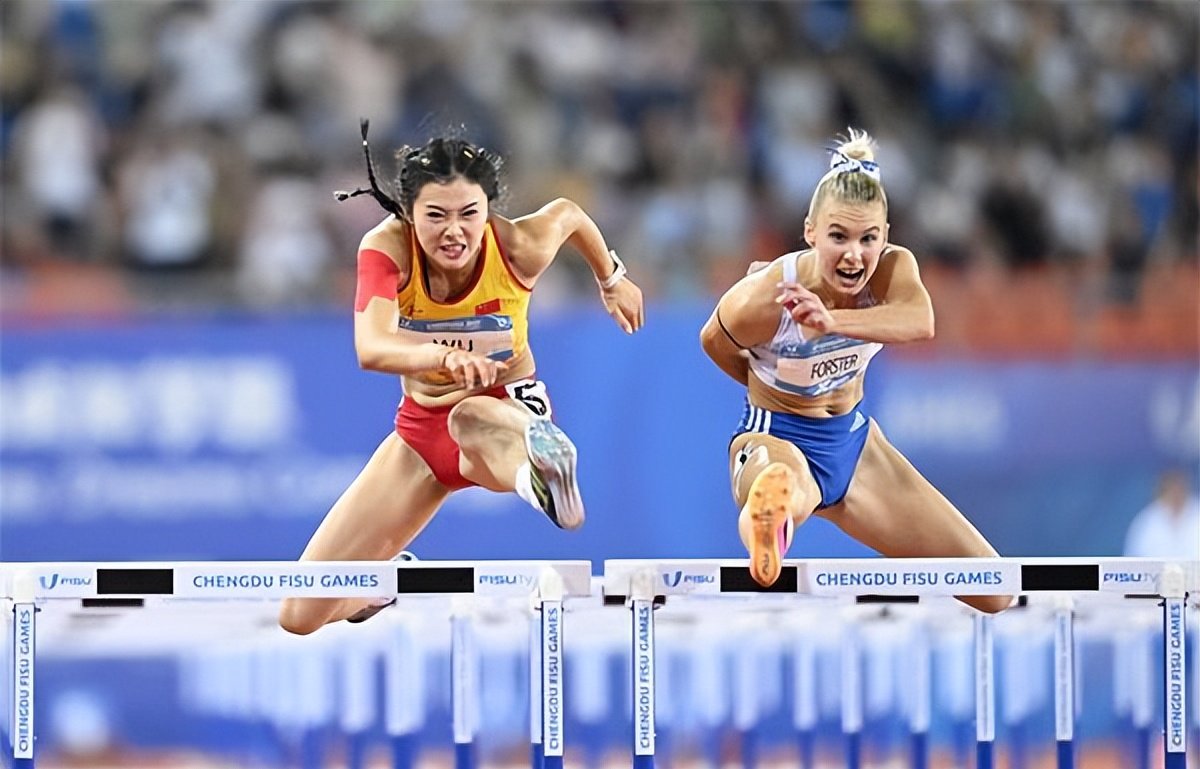 国际赛事中，女子运动员奋勇拼搏的简单介绍