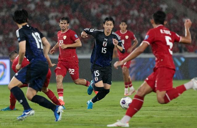 包含日本球队惨败，浦和红钻晋级希望渺茫的词条