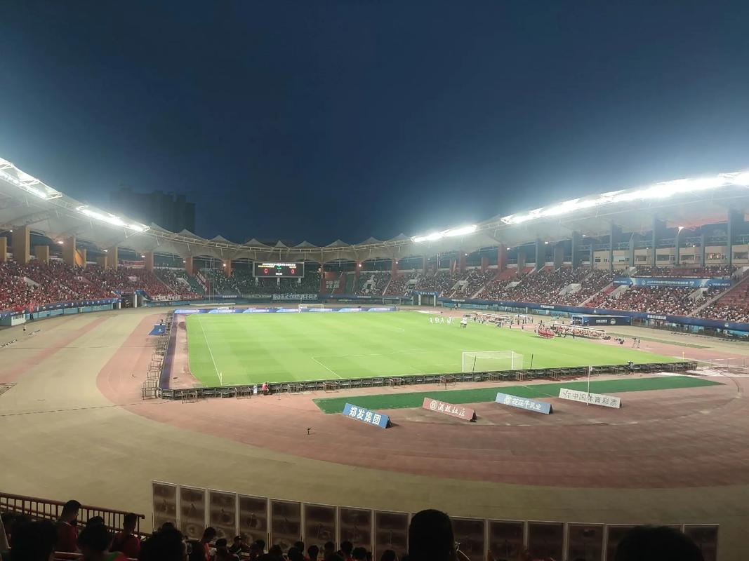 河南建业表现出色,手握胜利,战胜山东鲁能的简单介绍 河南建业表现出色,手握胜利,战胜山东鲁能的简单介绍