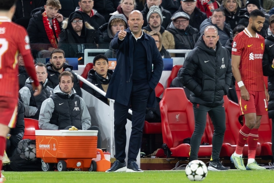 利物浦主场横扫对手,实力不容小视 利物浦主场横扫对手,实力不容小视