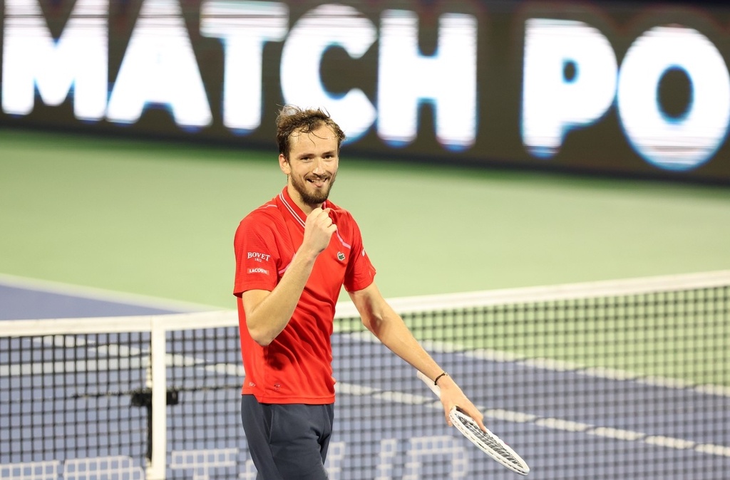 关于美国网球队横扫欧洲网球队,德约科维奇完成帽子戏法的信息 关于美国网球队横扫欧洲网球队,德约科维奇完成帽子戏法的信息